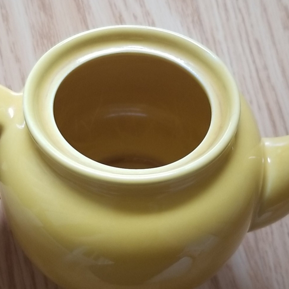 Small yellow ceramic teapot - Picture 3 of 6